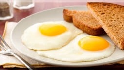 Add eggs in your daily diet to fight off infections