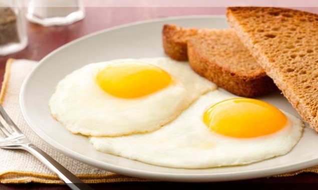 Add eggs in your daily diet to fight off infections
