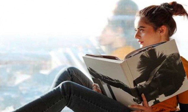 Actress Minal Khan’s photo goes viral on social media