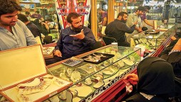 Gold Prices decrease by Rs 200 in Pakistan