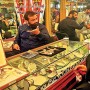 Gold Prices decrease by Rs 200 in Pakistan