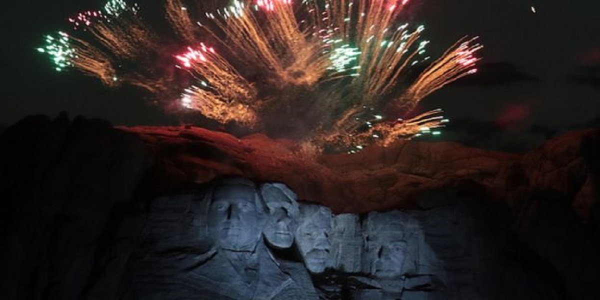 Trump denounces 'cancel culture' as he marks 4th July at Mount Rushmore