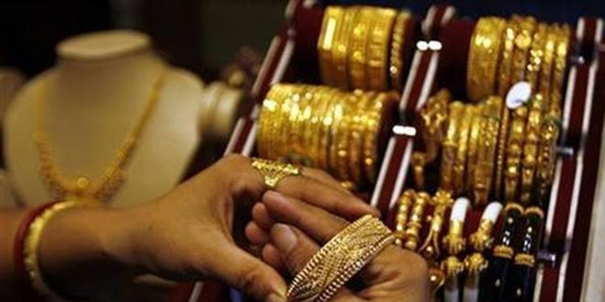 Gold Prices increase by Rs 2,400 in Pakistan