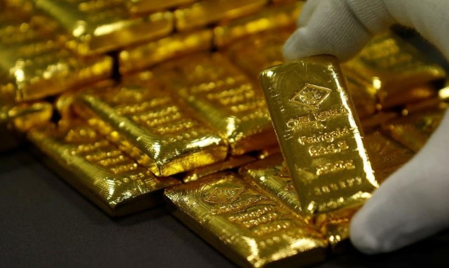 Gold price decreased by Rs100 per tola in Pakistan today