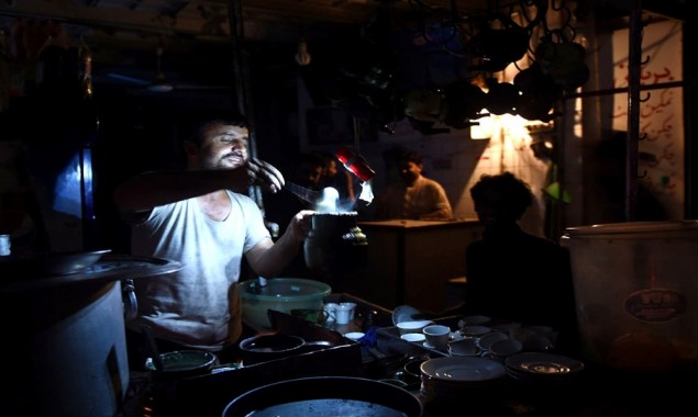 Karachi residents suffer with frequent power cuts