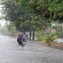 Parts of Karachi receive heavy to moderate rain showers on Monday morning