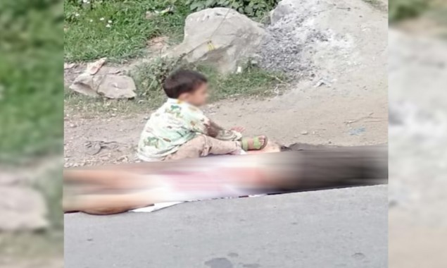 Occupied Kashmir: Photo of a child sat on grandfather's dead body shakes the world