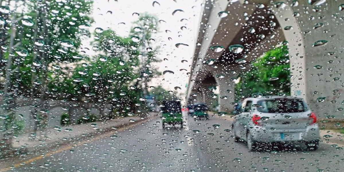 Rain-wind-thunderstorm in upper areas