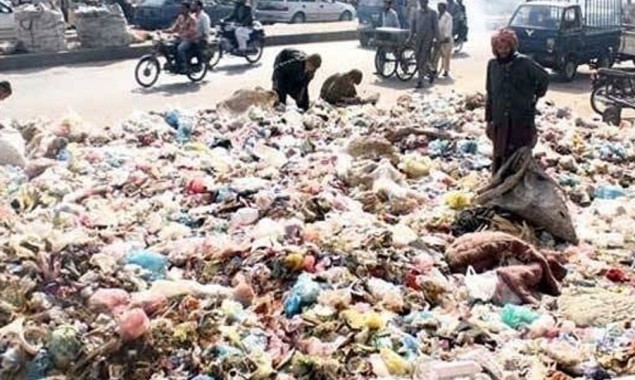 Sindh High Court judges express dismay to see pictures of Karachi's garbage piles