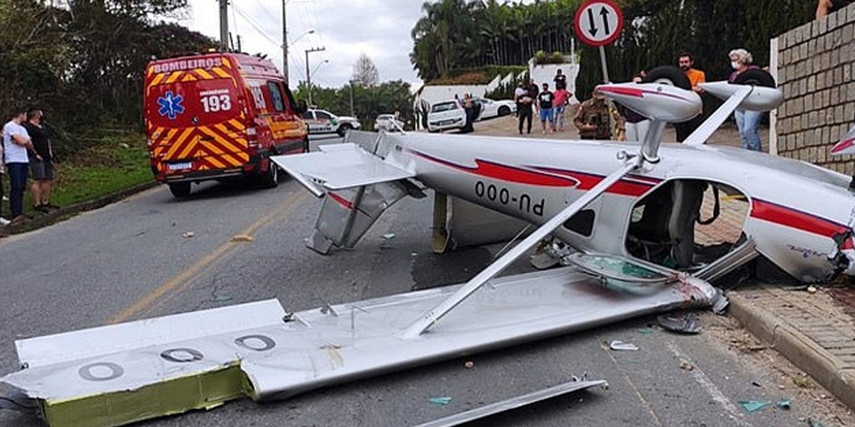 Brazil: Plane crashes on a busy street, pilot & passengers miraculously survive