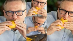 Australian diplomat eats Pakistani mangoes in 'pure Pakistani style', left everyone surprised