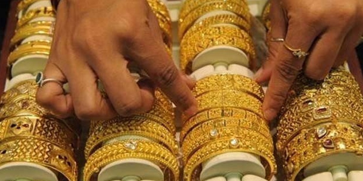 Gold prices increase to a record level, new price is Rs 121,000 per tola