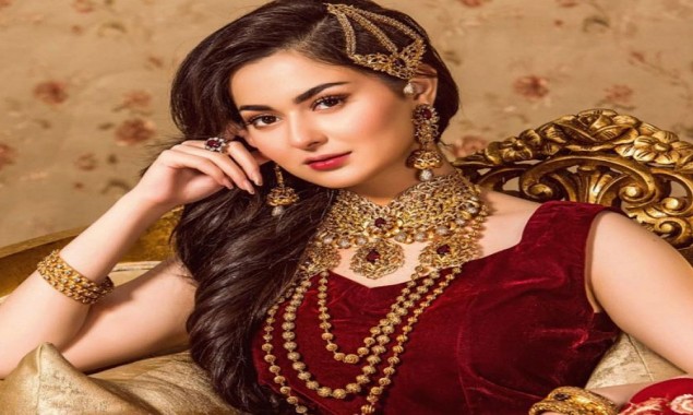 Hania Aamir looks stunning in elegant saree