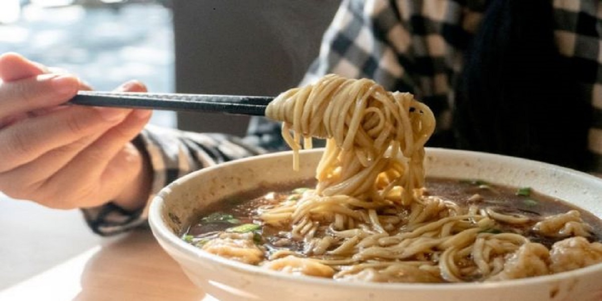 Chinese restaurant apologizes for weighing diners