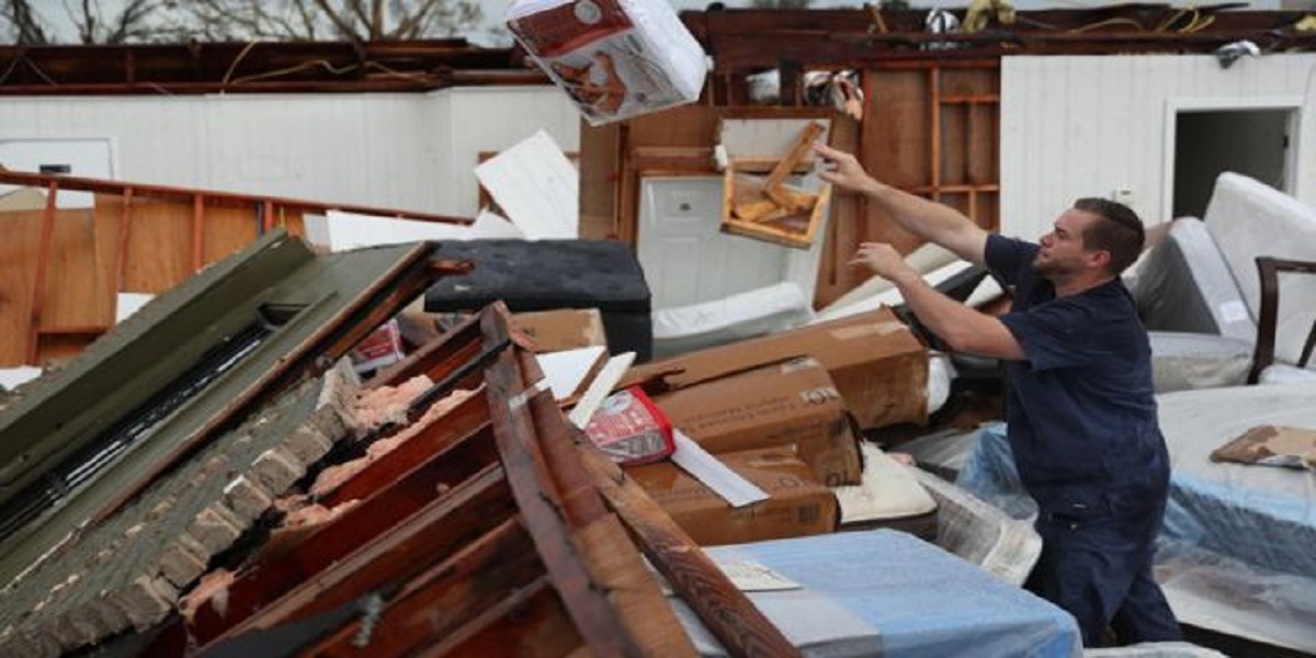 Hurricane Laura: Death toll reaches 14 in the US