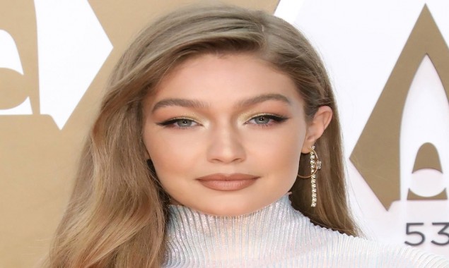 Gigi Hadid Displays Her Pregnancy Look in a Unique Selfie taken few before the due Date