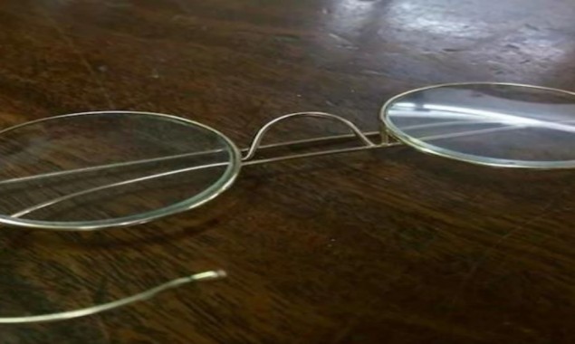 Mahatma Gandhi’s glasses auctioned for 260,000 pounds in UK