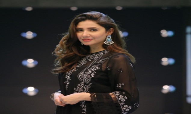 Mahira Khan becomes part of the peaceful protest against rape incidents