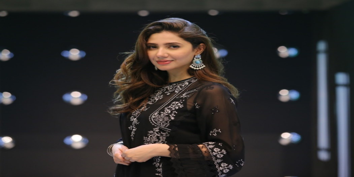 Mahira Khan becomes part of the peaceful protest against rape incidents