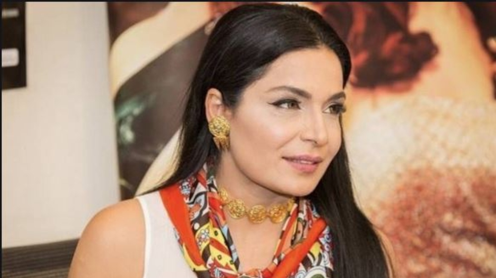 Superstar Meera clashes with SAMAA over NY stay