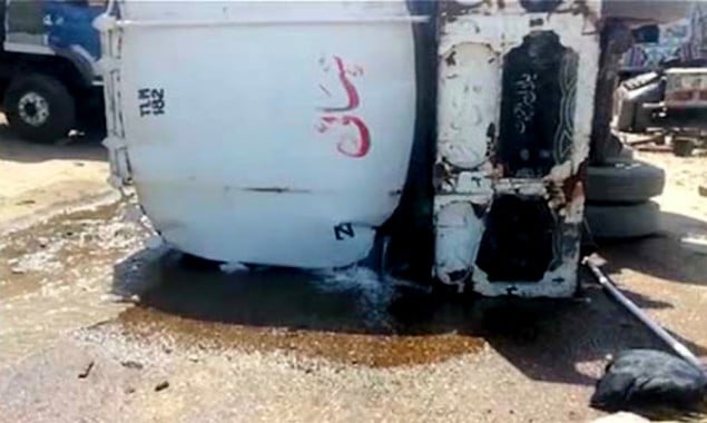 Oil Tanker overturns on National Highway near Sakrand