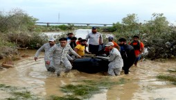 Pakistan Navy continue relief operations in flood-hit areas of Karachi