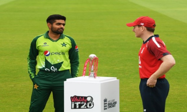 Pakistan wins the toss and decides to bowl first