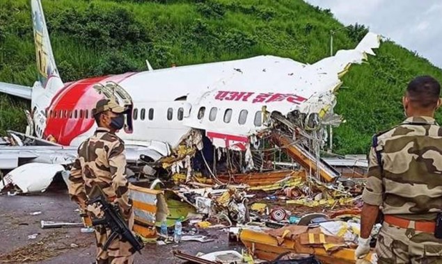 India plane crash: Investigators found black boxes of the plane