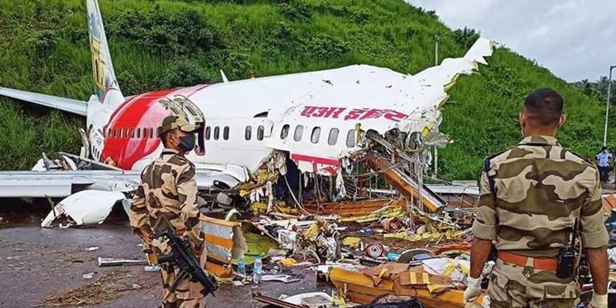 India plane crash: Investigators found black boxes of the plane