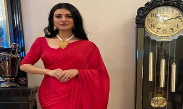 Sarah Khan looks stunning in bright red sari