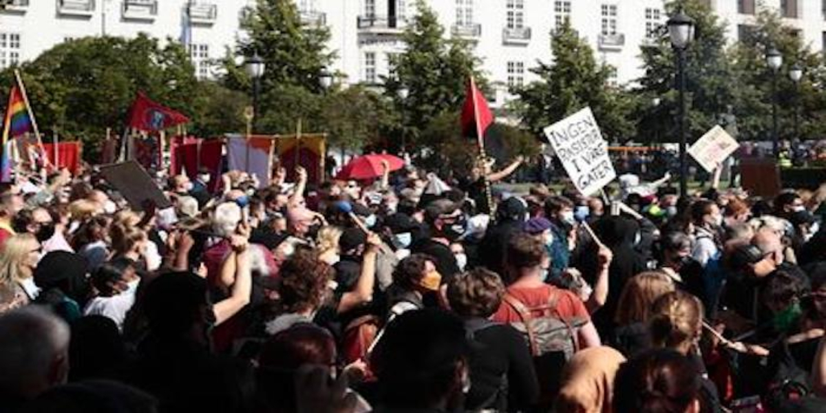 Clashes started in Norway at an anti-Islam rally for tearing the Quran