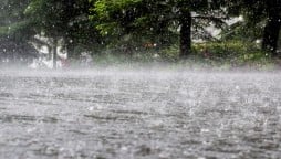 Raining cats & dogs in Karachi, Korangi Crossing closed after flooding in Malir River