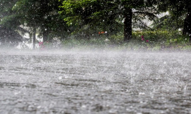 Raining cats & dogs in Karachi, Korangi Crossing closed after flooding in Malir River