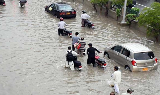 Rain in Karachi: Surjani Town residents trapped, up to waist-deep water reported