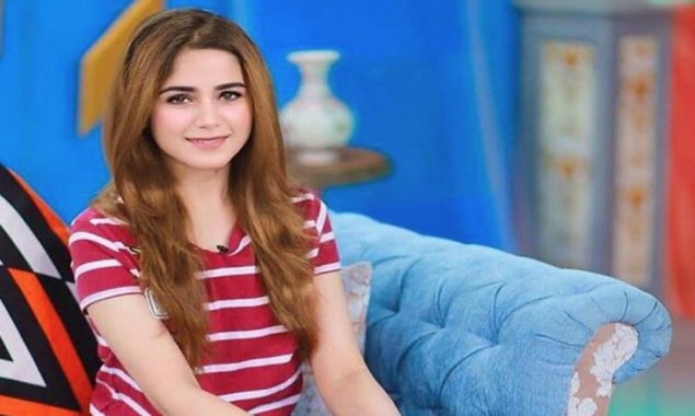 Video: Aima Baig enjoys singing with her super talented fan