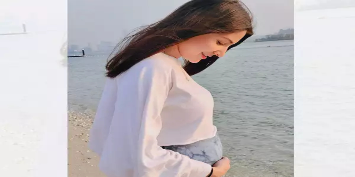 Anushka Sharma flaunts baby bump in latest photo
