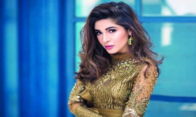 Ayesha Omar wins hearts with her new picture