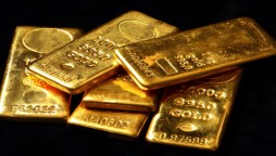 Gold price decreases by Rs700 per tola across Pakistan