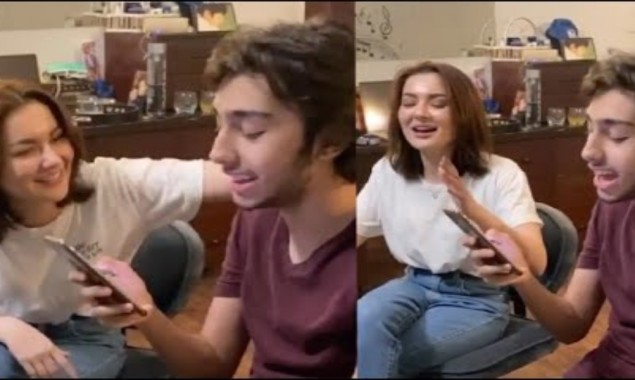 Video: Hania Aamir & Ashir Wajahat having great time singing together