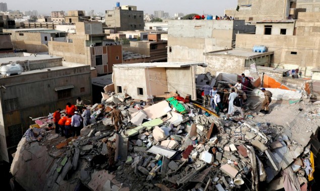 Commissioner Karachi orders to demolish dilapidated buildings