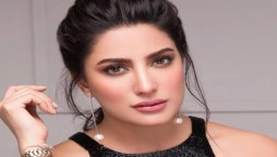 Mehwish Hayat shares bossy picture with witty caption