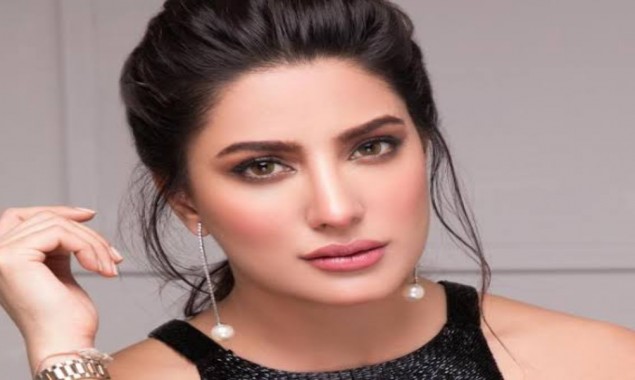 Mehwish Hayat shares bossy picture with witty caption