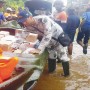 Pakistan Navy continues rescue operation in rain affected areas of Sindh