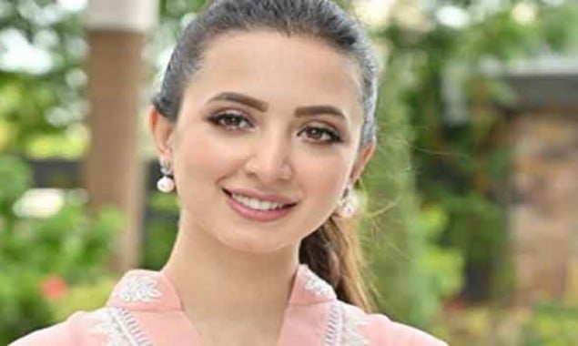 Komal Aziz Khan responds to hater criticizing her clothes