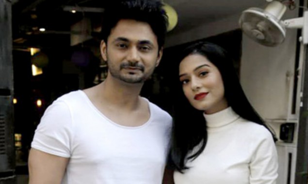 Mommy-to-be Amrita Rao spotted flaunting her baby bump