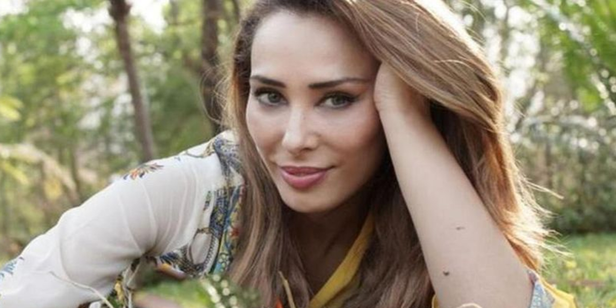 Iulia Vantur rides Salman Khan's favorite horse