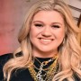 Kelly Clarkson details how she coped up with divorce distress with Blackstock