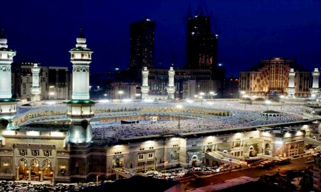 Mecca: Driver Hits The Outer Door Of The Grand Mosque