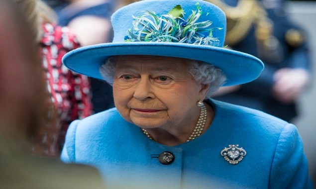 Why Queen Elizabeth is in financial crisis?