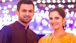How did Shoaib Malik approach Sania Mirza?